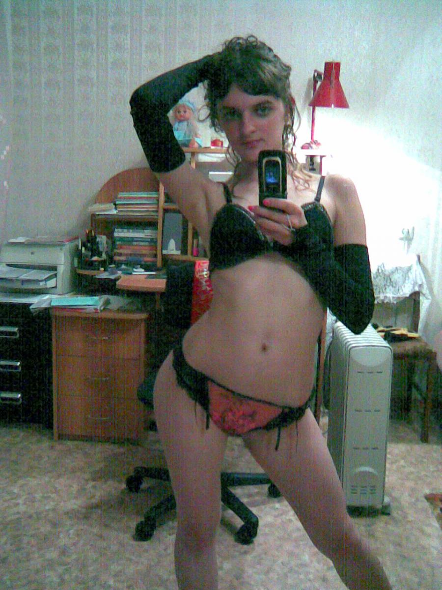 A lover of taking photos of herself on the phone. Part 2. Photo 48
