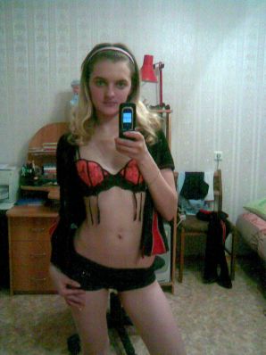 A lover of taking photos of herself on the phone. Part 2. Thumbnail 49