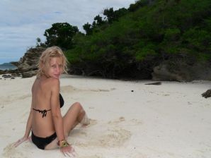 Blonde Wife. Thumbnail 23