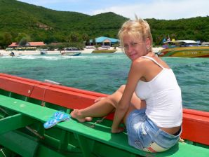 Blonde Wife. Thumbnail 29
