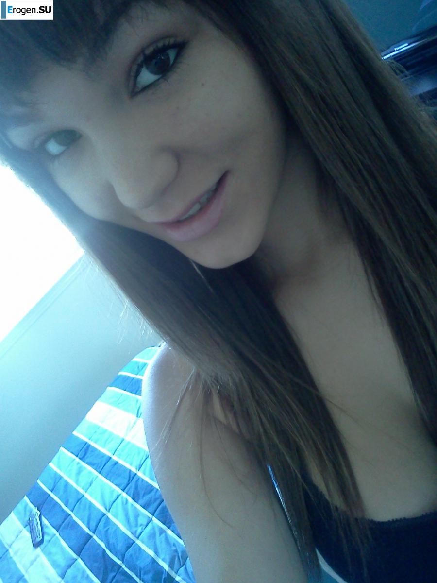 Busty Selfies. Slide 18