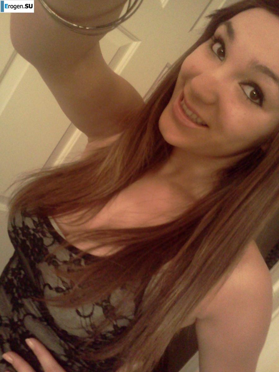 Busty Selfies. Slide 24