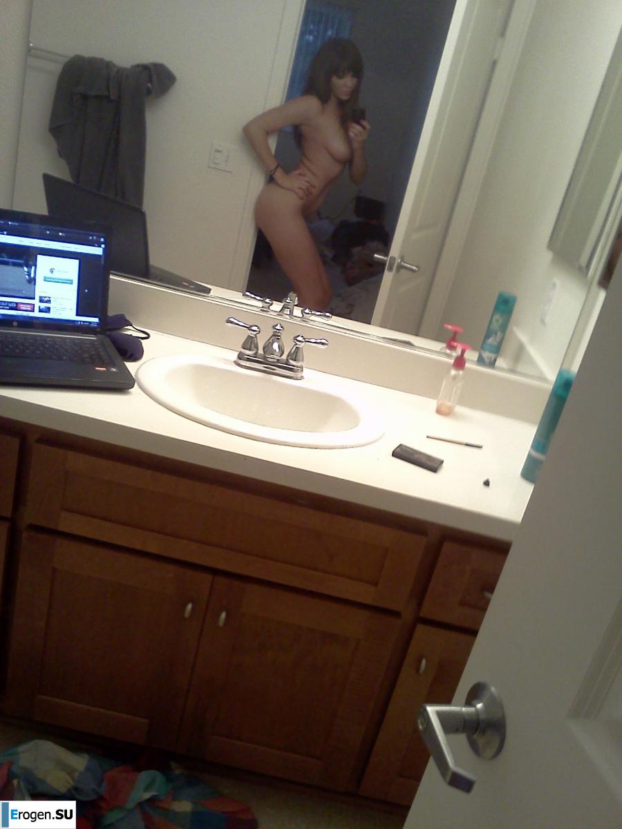 Busty Selfies. Slide 27