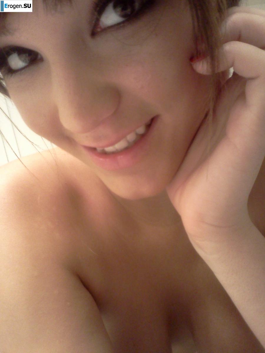 Busty Selfies. Slide 28