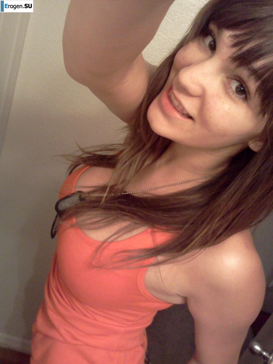 Busty Selfies. Slide 39