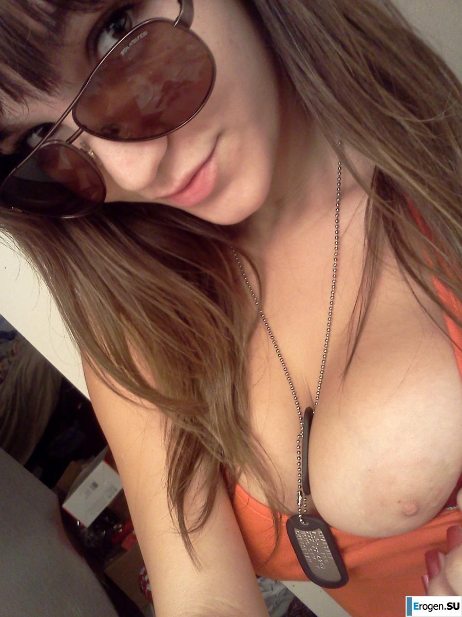 Busty Selfies. Slide 7