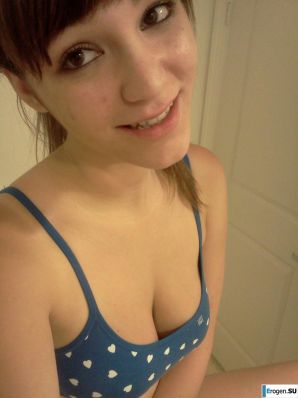 Busty Selfies. Thumbnail 1