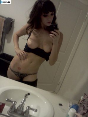 Busty Selfies. Thumbnail 29