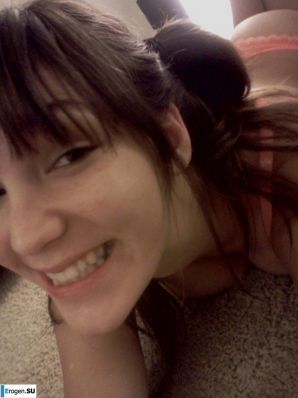 Busty Selfies. Thumbnail 32