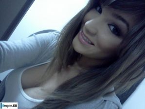 Busty Selfies. Thumbnail 37