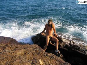 An elderly couple on vacation. Thumbnail 36
