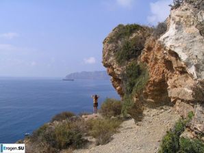 An elderly couple on vacation. Thumbnail 38