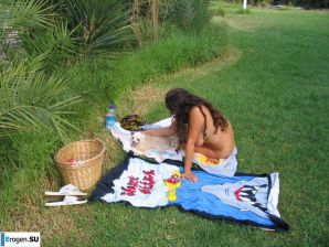 An elderly couple on vacation. Thumbnail 39