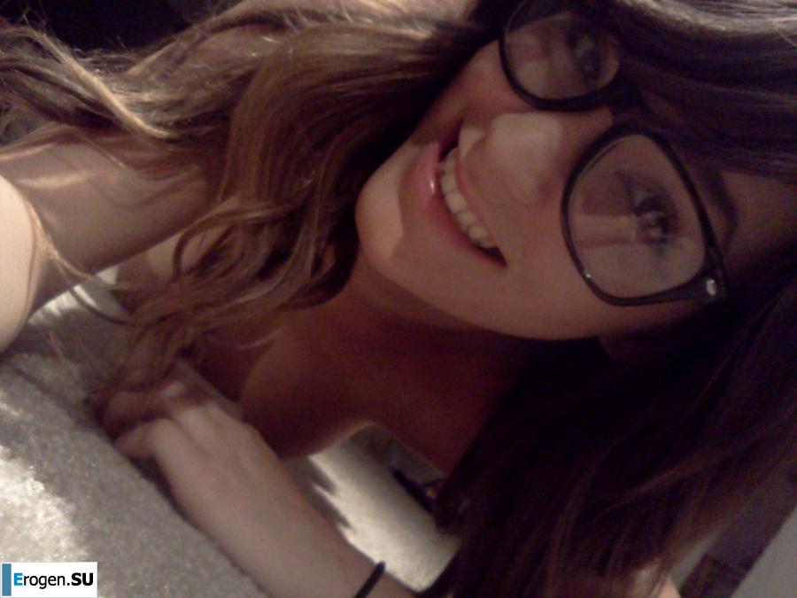 Busty self-shot. Part 2. Slide 21