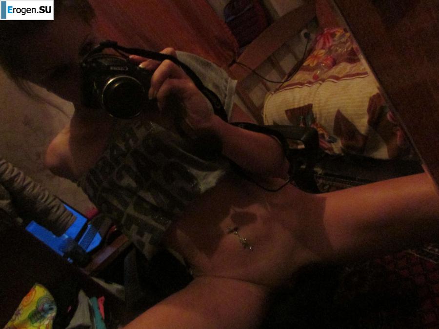 The girl loves to photograph her pussy. Slide 29