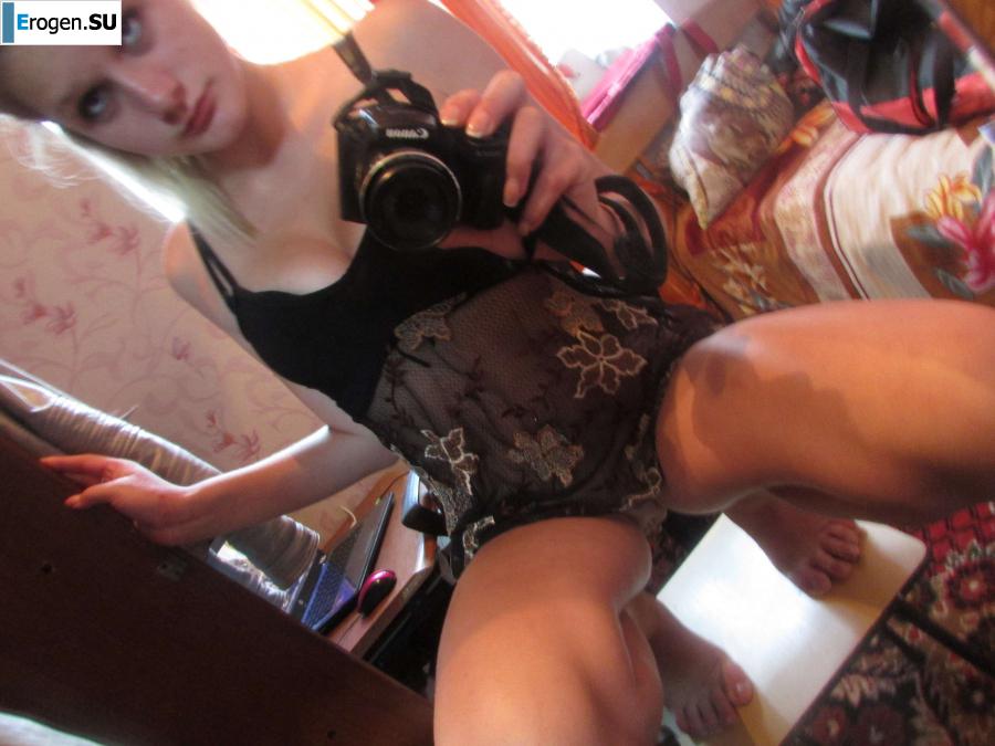 The girl loves to photograph her pussy. Slide 36