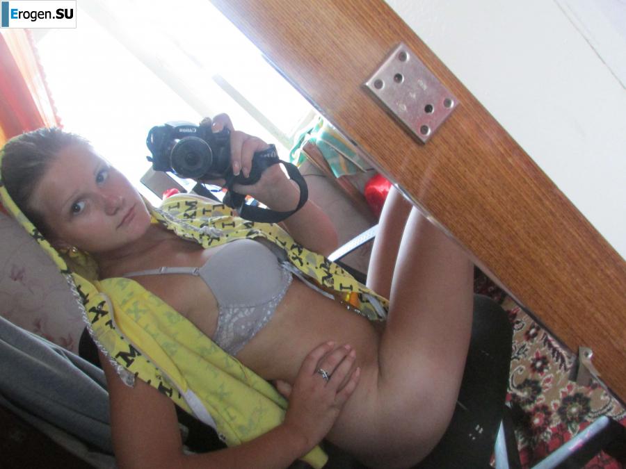 The girl loves to photograph her pussy. Slide 52