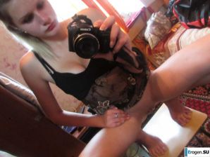 The girl loves to photograph her pussy. Thumbnail 10