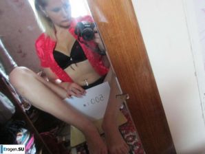 The girl loves to photograph her pussy. Thumbnail 14
