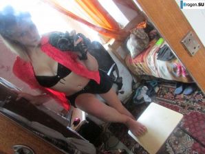 The girl loves to photograph her pussy. Thumbnail 24