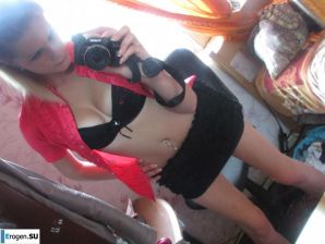 The girl loves to photograph her pussy. Thumbnail 28