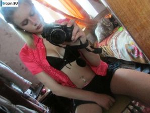 The girl loves to photograph her pussy. Thumbnail 33