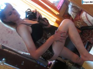 The girl loves to photograph her pussy. Thumbnail 6