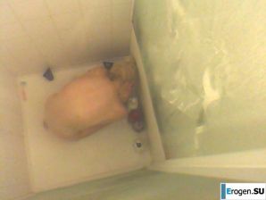 In the restroom. Thumbnail 38