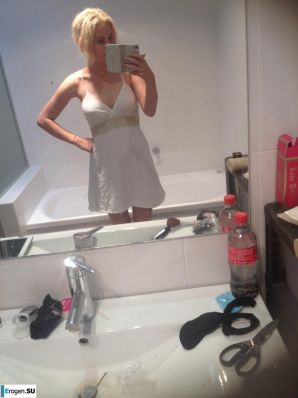 In the restroom. Thumbnail 4
