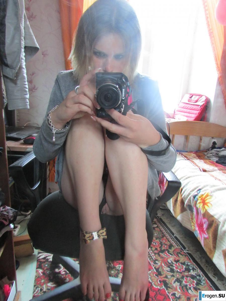 The girl loves to photograph her pussy. Part 2. Slide 5