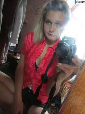The girl loves to photograph her pussy. Part 2. Thumbnail 26
