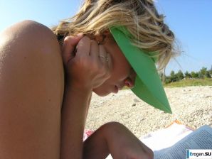 Couple on vacation. Thumbnail 21