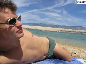 Couple on vacation. Thumbnail 29