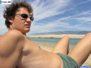 Couple on vacation. Thumbnail 31