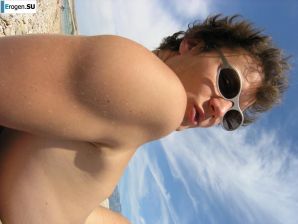 Couple on vacation. Thumbnail 32