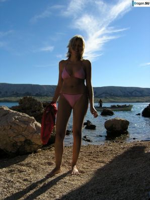 Couple on vacation. Thumbnail 4