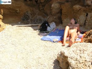 Couple on vacation. Thumbnail 7