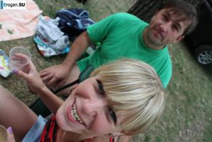 Girls walk, men walk. Thumbnail 33