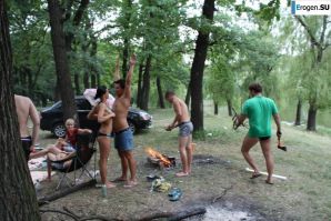 Girls walk, men walk. Thumbnail 38