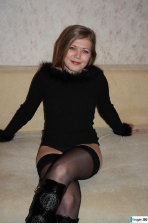 Beauty on the red chair. Thumbnail 18