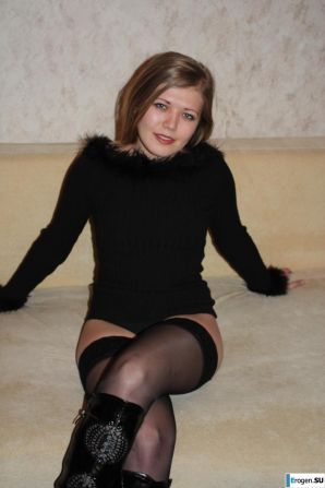Beauty on the red chair. Thumbnail 19