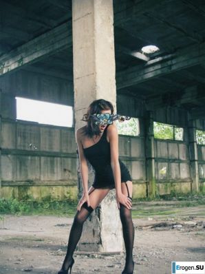 Under the bridge. Thumbnail 3
