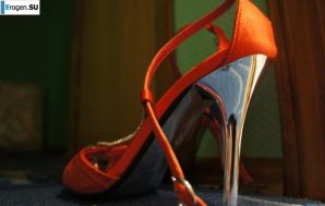 SHADES OF RED. Thumbnail 4