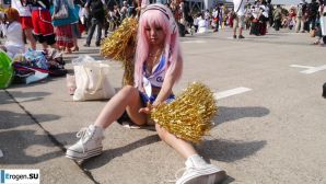 Girls on Halloween. Thumbnail 8