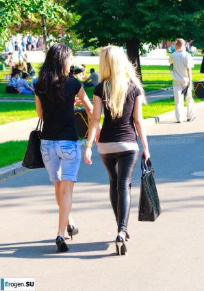 Girls in Leggings. Thumbnail 11