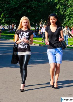 Girls in Leggings. Thumbnail 12