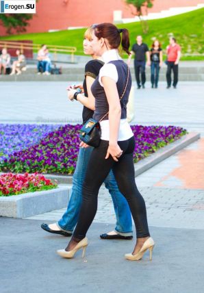 Girls in Leggings. Thumbnail 31