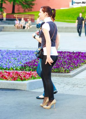 Girls in Leggings. Thumbnail 32