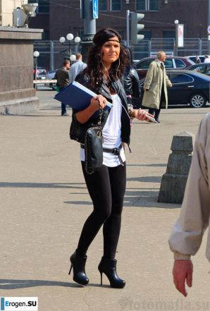 Girls in Leggings. Thumbnail 36