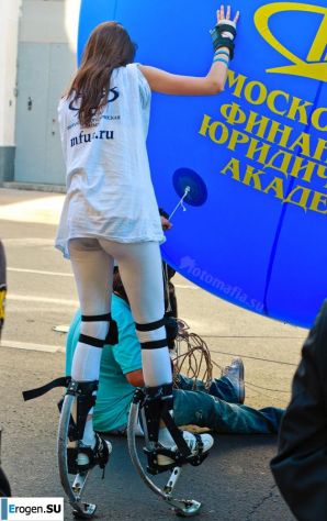 Girls in Leggings. Thumbnail 6